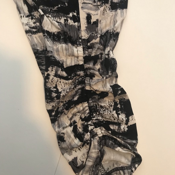 Cable & Gauge cold shoulder knit top - Picture 5 of 6